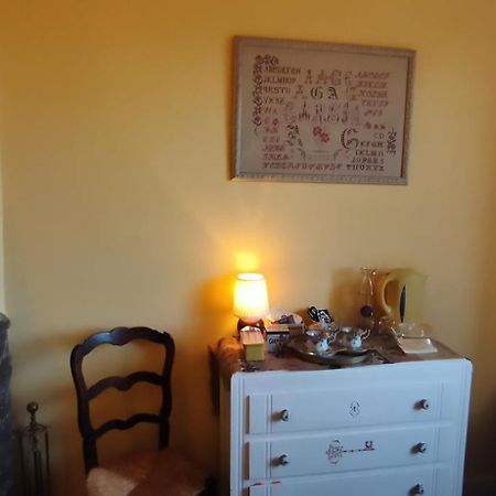 Une Chambre En Ville Domfront  Exterior foto